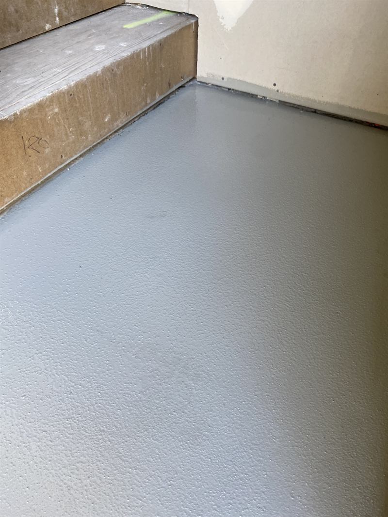 Finished epoxy meeting the step