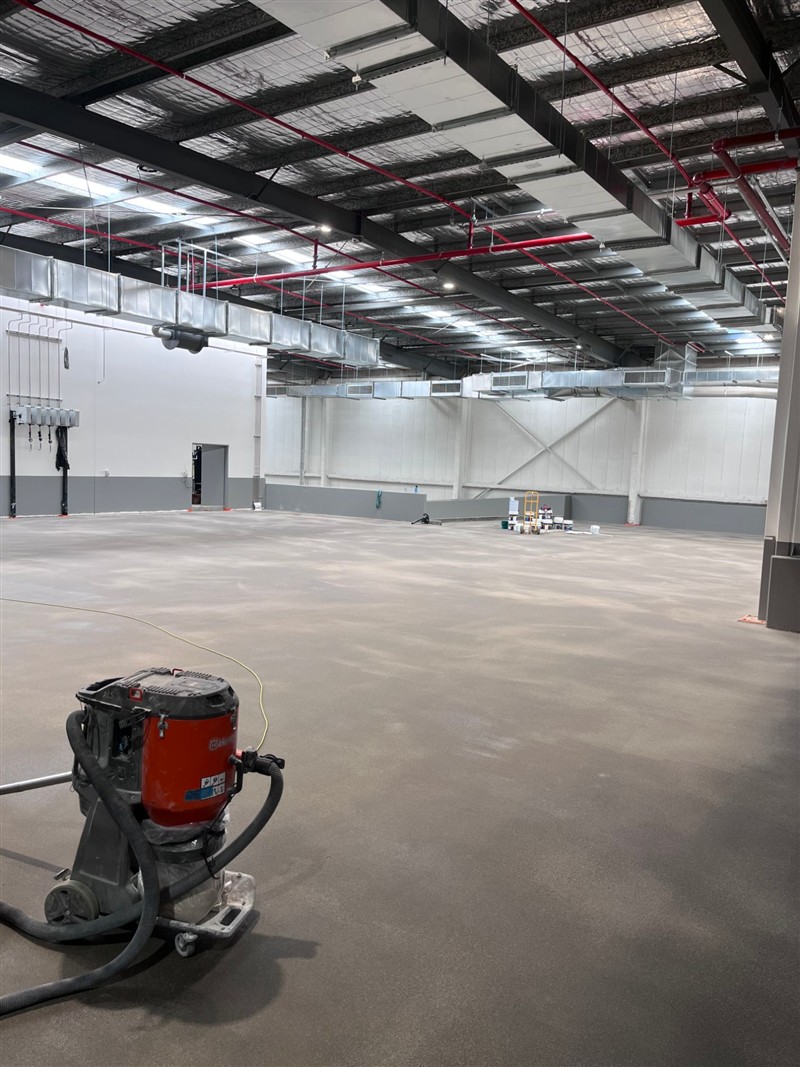 Diamond grinding the floor before coating
