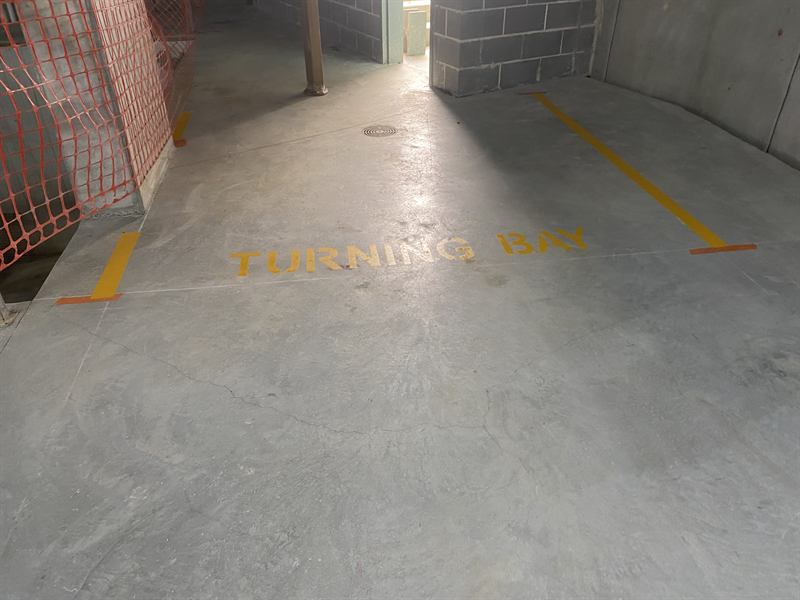 Turning bay marking